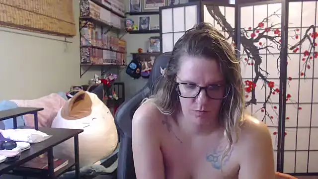 Sarahtineke online show from March 2026 05:51:02 PM