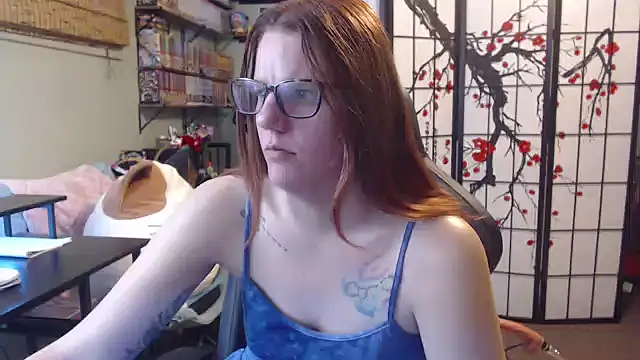 Sarahtineke online show from May 2026 03:30:01 PM
