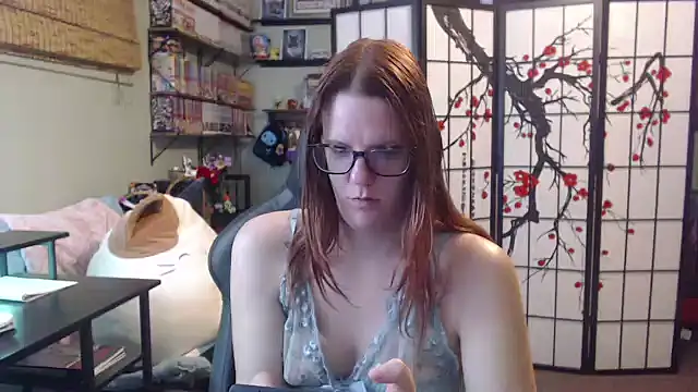 Sarahtineke online show from May 2026 07:55:02 PM