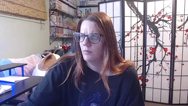 Sarahtineke online show from May 2026 04:45:02 PM