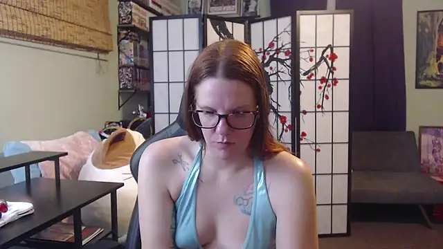 Sarahtineke online show from May 2026 03:13:02 AM