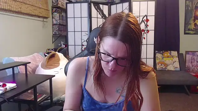 Sarahtineke online show from May 2026 03:31:02 PM