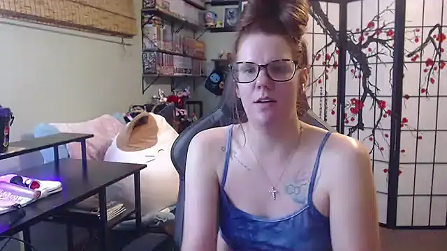 Sarahtineke online show from June 2026 07:12:01 PM