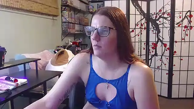 Sarahtineke online show from June 2026 10:19:02 PM