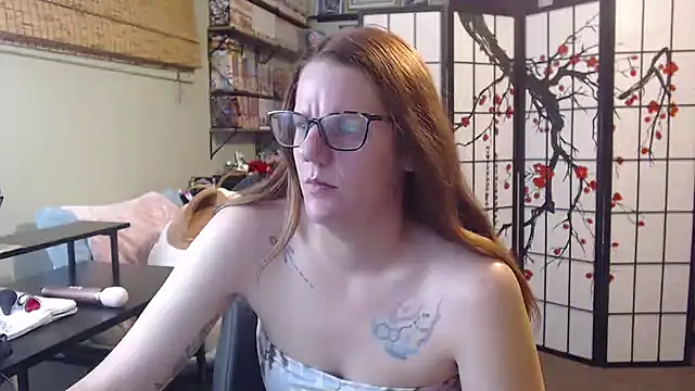 Sarahtineke online show from July 2026 12:52:02 AM