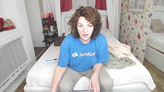 Snapshot of AmiHotGranny chatting on February 2026 05:37:02 AM AmiHotGranny online show from February 2026 05:37:02 AM