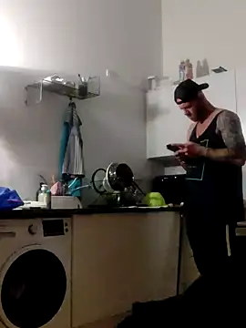 Snapshot of eltoulou chatting on January 2025 08:15:02 PM eltoulou online show from January 2025 08:15:02 PM