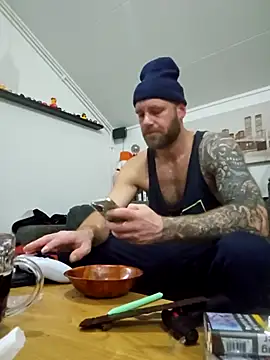 Snapshot of eltoulou chatting on December 2025 08:16:02 PM eltoulou online show from December 2025 08:16:02 PM