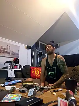 Snapshot of eltoulou chatting on January 2026 04:11:01 PM eltoulou online show from January 2026 04:11:01 PM