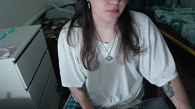 EvaMiron online show from October 2025 11:43:01 AM