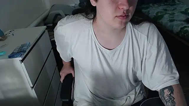 EvaMiron online show from November 2025 07:03:01 AM