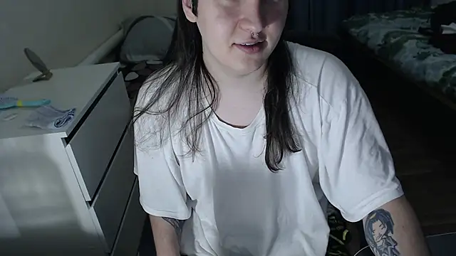 EvaMiron online show from December 2025 12:32:02 PM