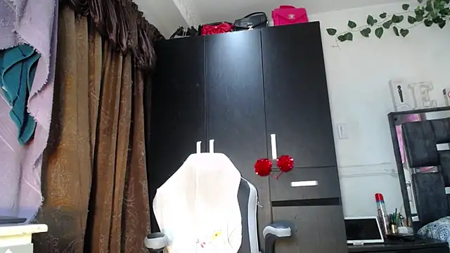 emma hoot1 online show from December 2024 03:29:02 AM