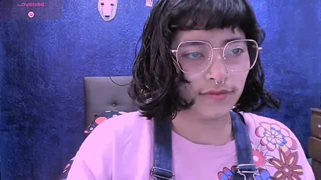 Snapshot of NinaYellow chatting on November 2025 04:30:02 PM NinaYellow online show from November 2025 04:30:02 PM