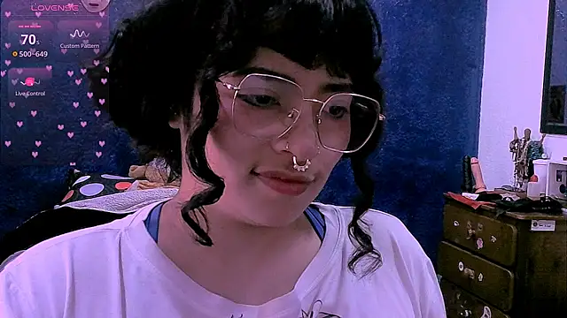 NinaYellow online show from May 2026 02:03:02 PM