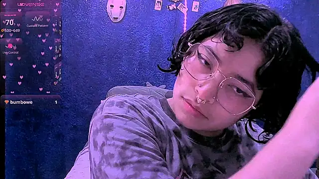 NinaYellow online show from July 2026 12:33:01 PM