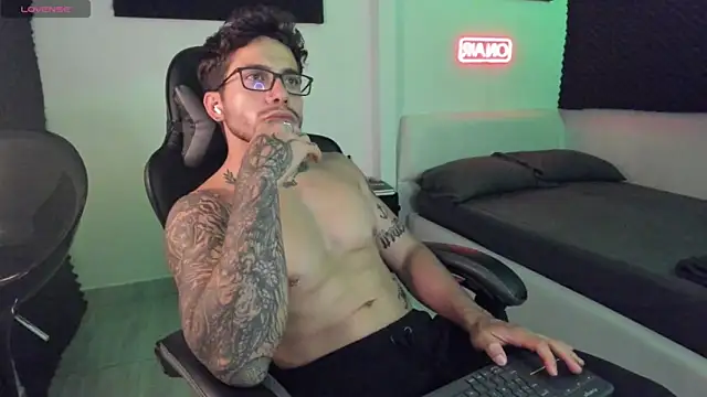 LucianSinclair online show from November 2025 02:56:01 AM