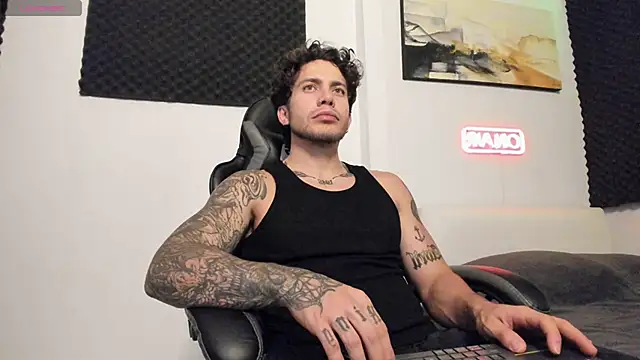 Snapshot of LucianSinclair chatting on March 2026 03:02:02 AM LucianSinclair online show from March 2026 03:02:02 AM