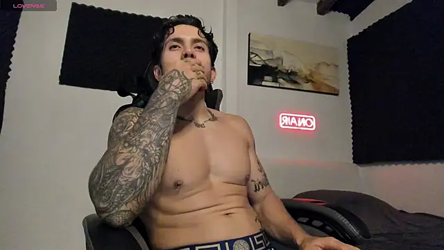 Snapshot of LucianSinclair chatting on April 2026 03:07:01 AM LucianSinclair online show from April 2026 03:07:01 AM