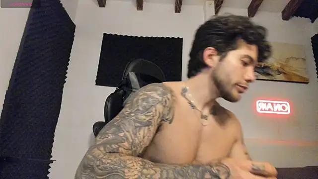 Snapshot of LucianSinclair chatting on April 2026 03:34:01 AM LucianSinclair online show from April 2026 03:34:01 AM