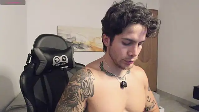 Snapshot of LucianSinclair chatting on May 2026 02:29:01 AM LucianSinclair online show from May 2026 02:29:01 AM