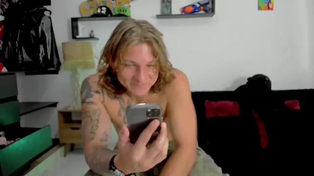 Snapshot of Tom_Krakow chatting on January 2025 06:34:02 PM Tom Krakow online show from January 2025 06:34:02 PM