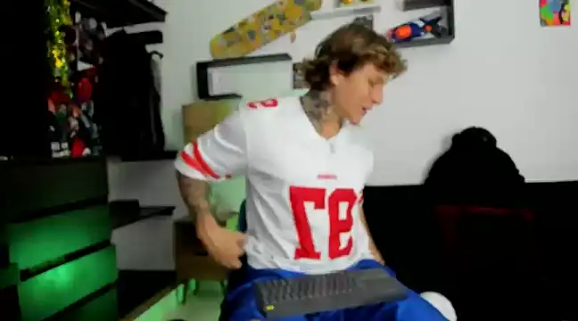 Snapshot of Tom_Krakow chatting on February 2025 08:36:01 PM Tom Krakow online show from February 2025 08:36:01 PM