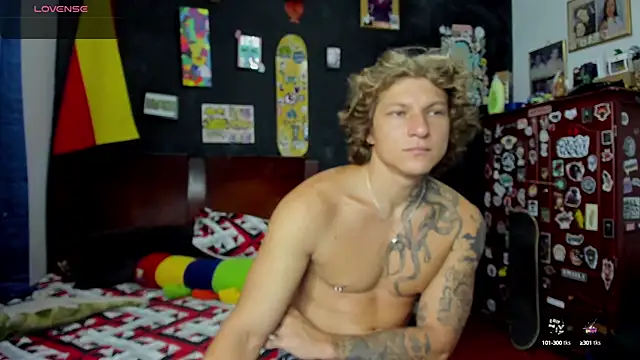 Snapshot of Tom_Krakow chatting on October 2025 03:03:01 PM Tom Krakow online show from October 2025 03:03:01 PM