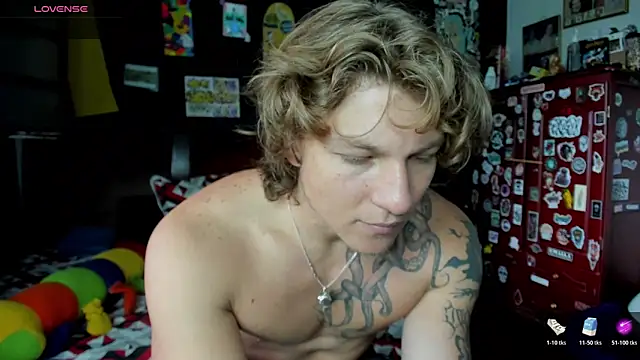 Snapshot of Tom_Krakow chatting on October 2025 07:40:01 PM Tom Krakow online show from October 2025 07:40:01 PM