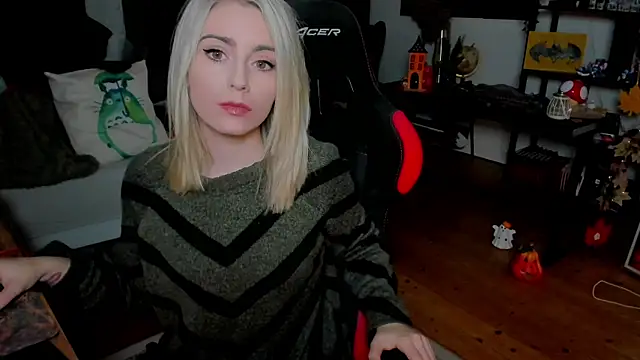 Lisaonthemoon online show from October 2025 05:56:01 PM