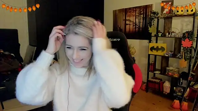 Lisaonthemoon online show from November 2025 10:52:02 PM