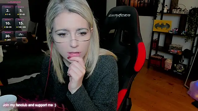 Lisaonthemoon online show from December 2025 04:03:01 PM