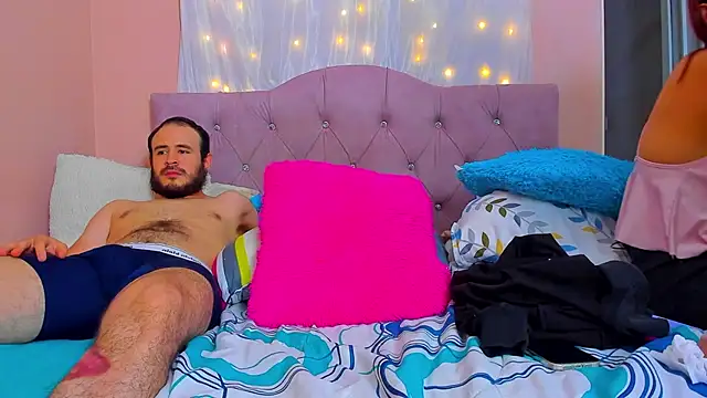 Snapshot of CoupleLatinXXX chatting on February 2025 08:30:02 PM CoupleLatinXXX online show from February 2025 08:30:02 PM