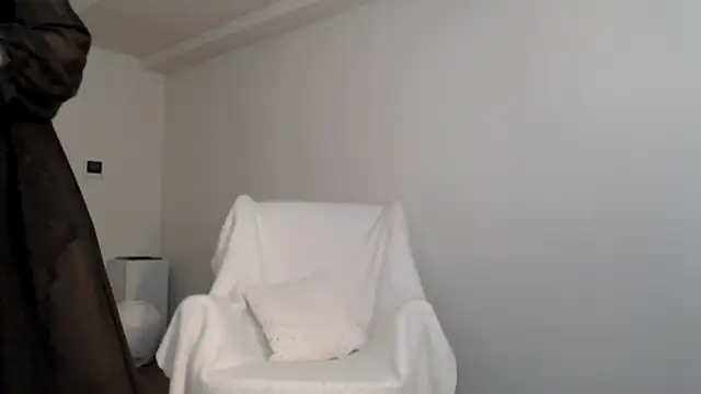 Snapshot of Lily_0000 chatting on February 2025 11:43:02 AM Lily 0000 online show from February 2025 11:43:02 AM