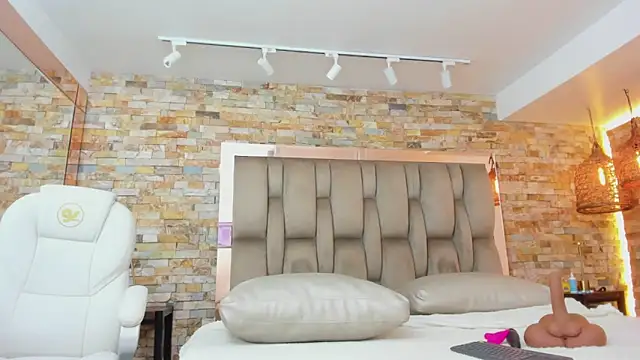 karla dunn online show from March 2026 08:03:02 PM