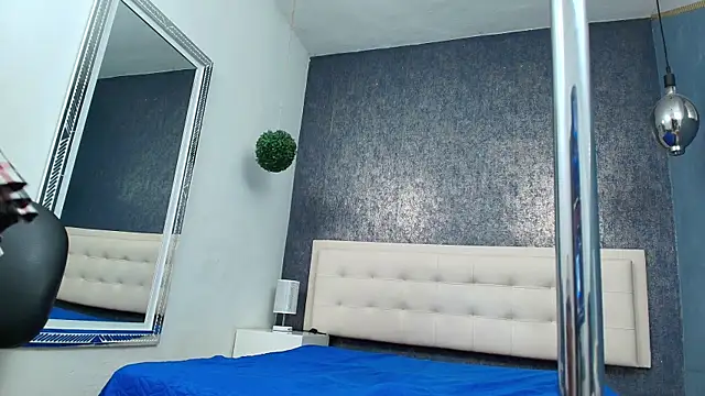 Cloeandtyfanny online show from December 2025 07:44:01 PM