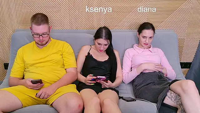 Ksenny online show from June 2026 04:33:01 PM