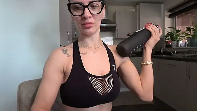 Snapshot of SweetMonicaUK chatting on March 2026 10:32:02 AM SweetMonicaUK online show from March 2026 10:32:02 AM