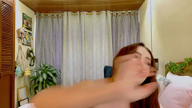 Snapshot of Abrilqueen chatting on December 2025 03:53:01 PM Abrilqueen online show from December 2025 03:53:01 PM