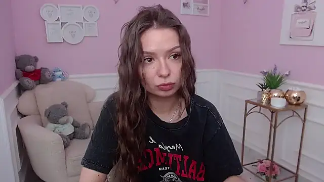 LucySkilar online show from November 2025 06:49:01 AM