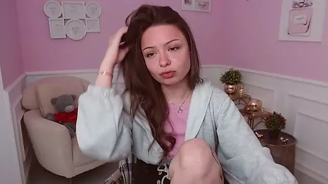 LucySkilar online show from April 2026 04:21:02 AM