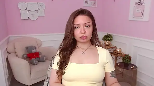 LucySkilar online show from May 2026 04:18:01 AM