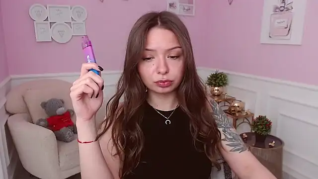 LucySkilar online show from May 2026 03:59:01 AM