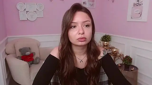 LucySkilar online show from June 2026 04:38:02 AM