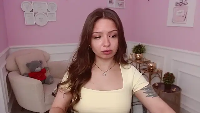 LucySkilar online show from June 2026 04:22:02 AM