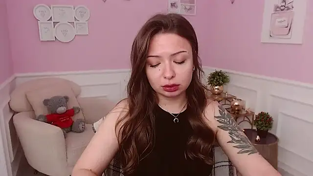 LucySkilar online show from June 2026 04:19:02 AM