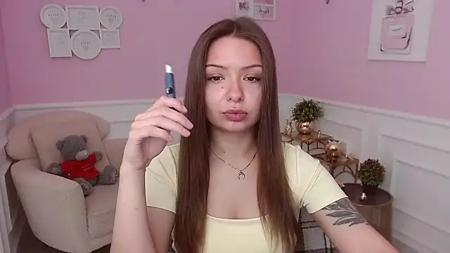 LucySkilar online show from July 2026 04:19:01 AM