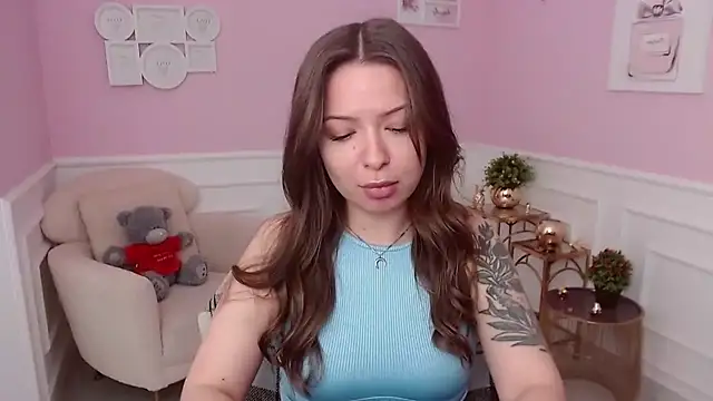 LucySkilar online show from July 2026 04:16:01 AM