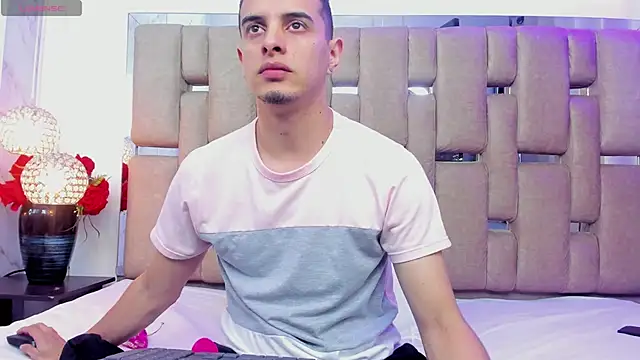 Snapshot of Maximo__ chatting on September 2025 12:37:01 PM Maximo online show from September 2025 12:37:01 PM