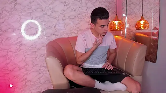 Snapshot of Maximo__ chatting on October 2025 09:01:01 PM Maximo online show from October 2025 09:01:01 PM